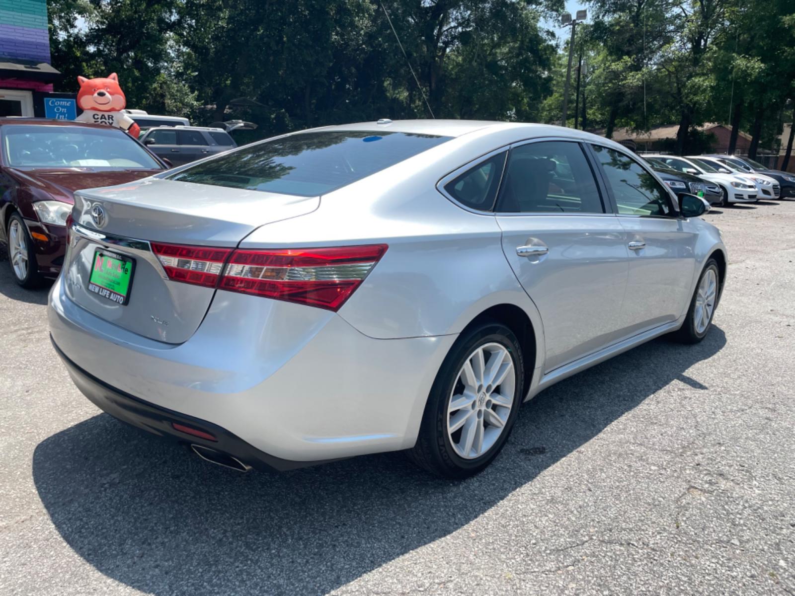 2014 GRAY TOYOTA AVALON XLE (4T1BK1EB4EU) with an 3.5L engine, Automatic transmission, located at 5103 Dorchester Rd., Charleston, SC, 29418-5607, (843) 767-1122, 36.245171, -115.228050 - Local Trade-in with Leather, Sunroof, Navigation, Backup Camera, CD/AUX/Bluetooth, Dual Climate Control, Power Everything (windows, locks, seats, mirrors), Heated Seats, Push Button Start, Keyless Entry (2 key fobs), Alloy Wheels. Clean CarFax (no accidents reported!) 99k miles Located at New Life - Photo #6